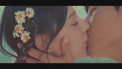 金智媛吻戏花絮,甜蜜瞬间幕后揭秘